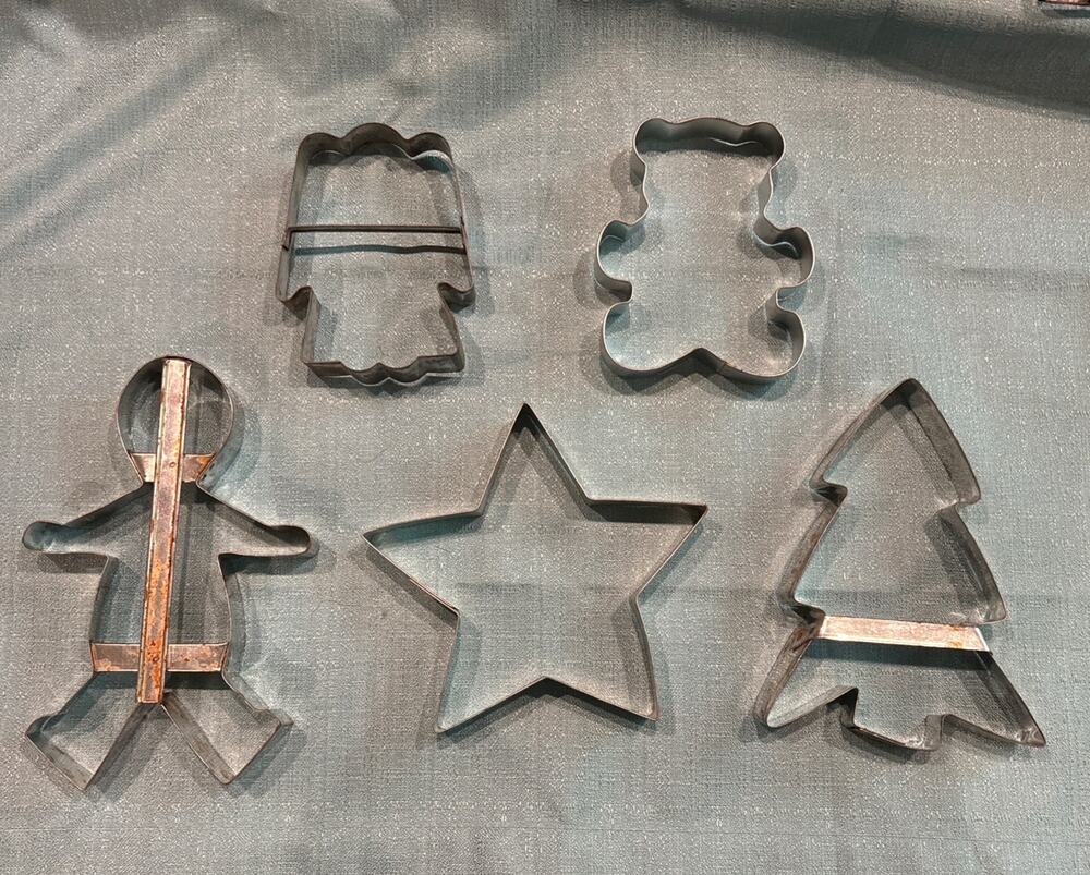 Random Mix Of 5 LARGE Vintage Christmas Cookie Cutters